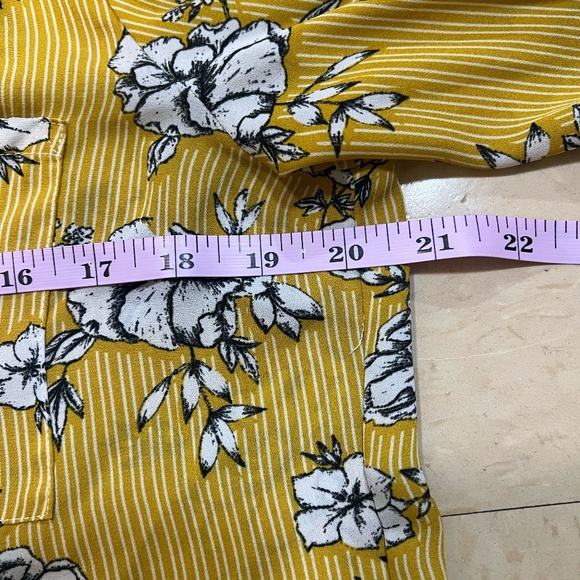 By & By Mustard Yellow Floral Button Front Blouse Size L - Picture 2 of 8